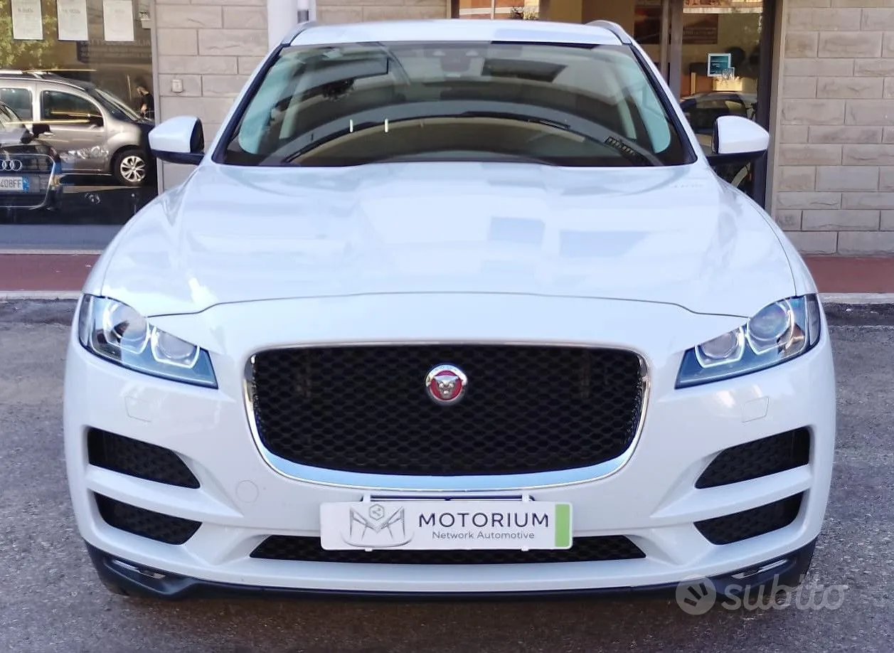 Jaguar F-Pace 2017 photo 2