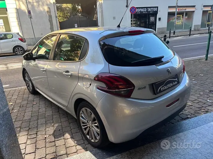 Peugeot 208 2016 photo 2