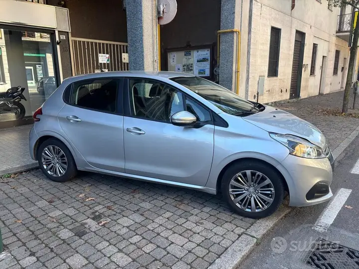 Peugeot 208 2016 photo 3