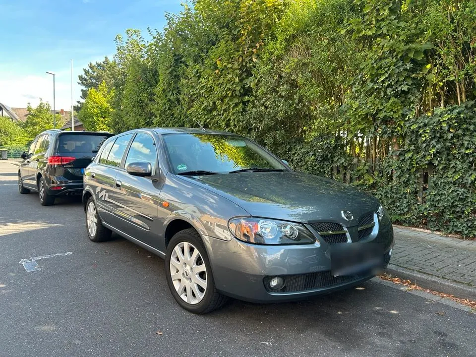 Nissan Almera