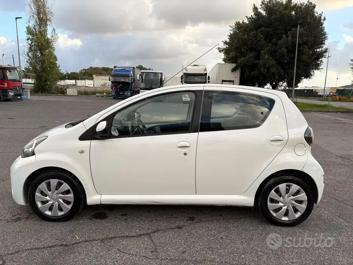 Toyota Aygo 2013 photo 2