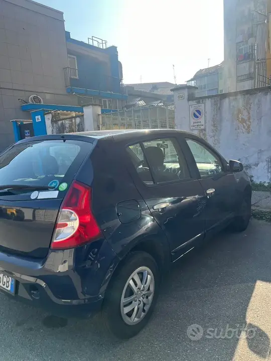 Dacia Sandero 2010 photo 3