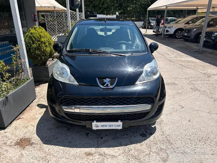 Peugeot 107 2010 photo 2
