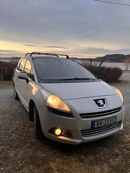 Peugeot 5008 2010 photo 5
