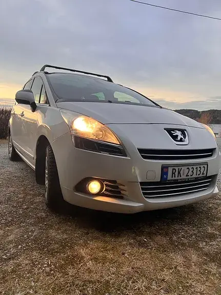 Peugeot 5008 2010 photo 2