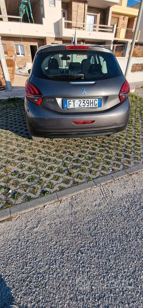 Peugeot 208 2019 photo 3