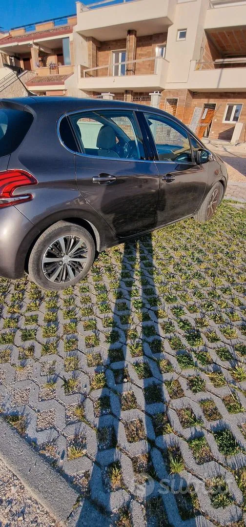 Peugeot 208 2019 photo 4