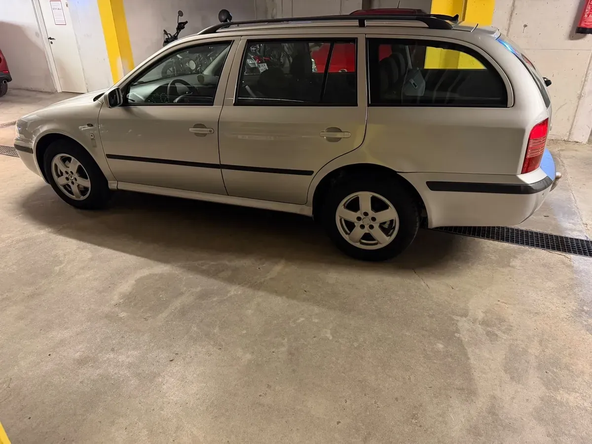 Skoda Octavia 2004 photo 3
