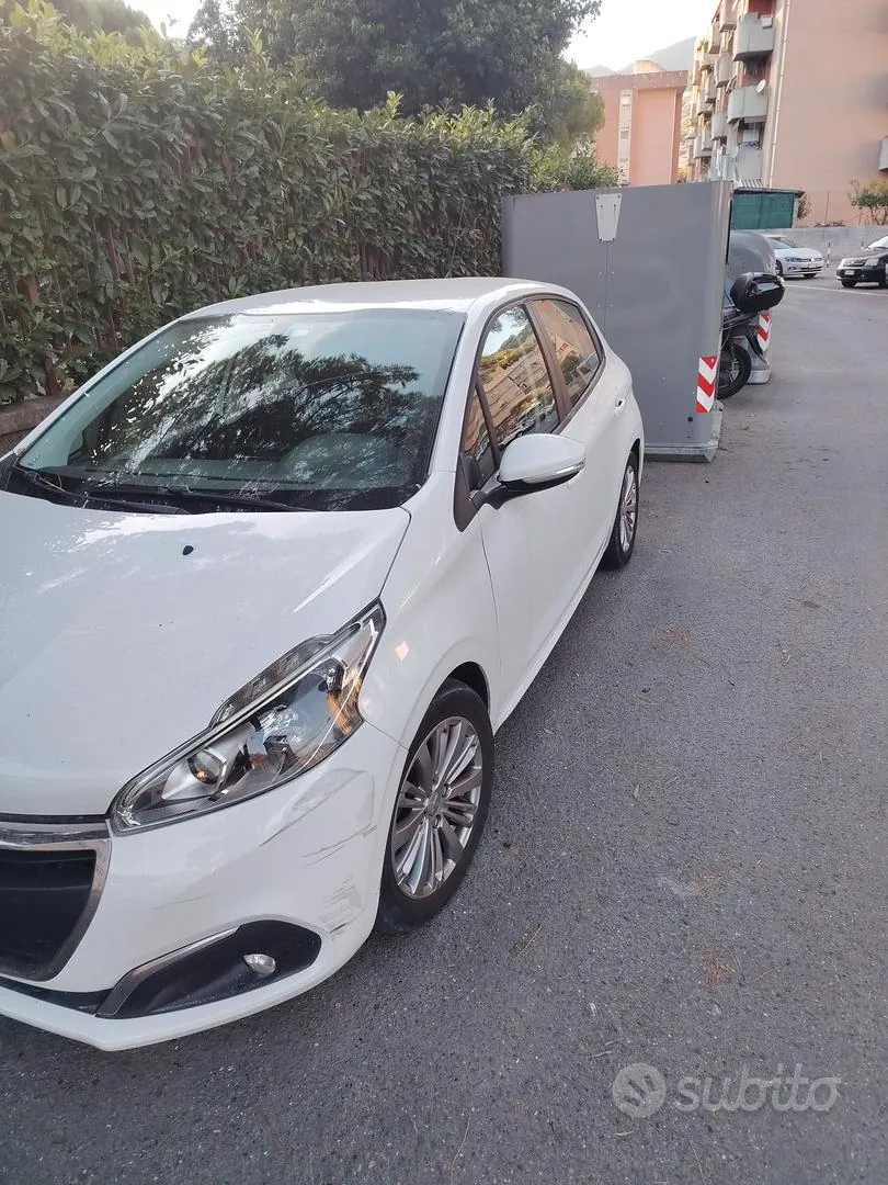 Peugeot 208 2016 photo 3