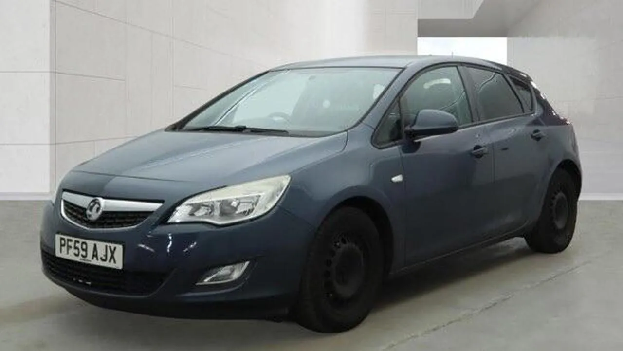 Vauxhall Astra 2009 photo 3