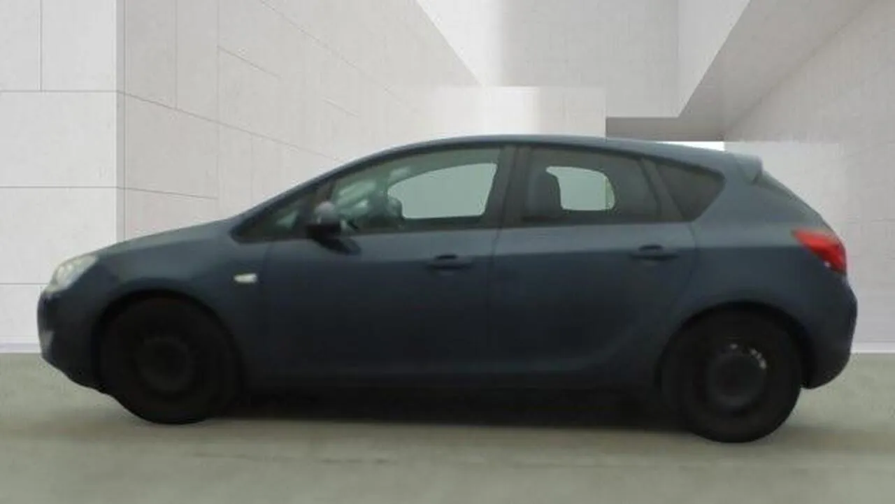 Vauxhall Astra 2009 photo 5