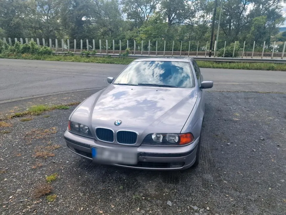 BMW 528I