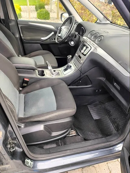 Ford Galaxy 2010 photo 5