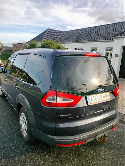 Ford Galaxy 2010 photo 3