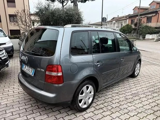 Volkswagen Touran 2006 photo 3