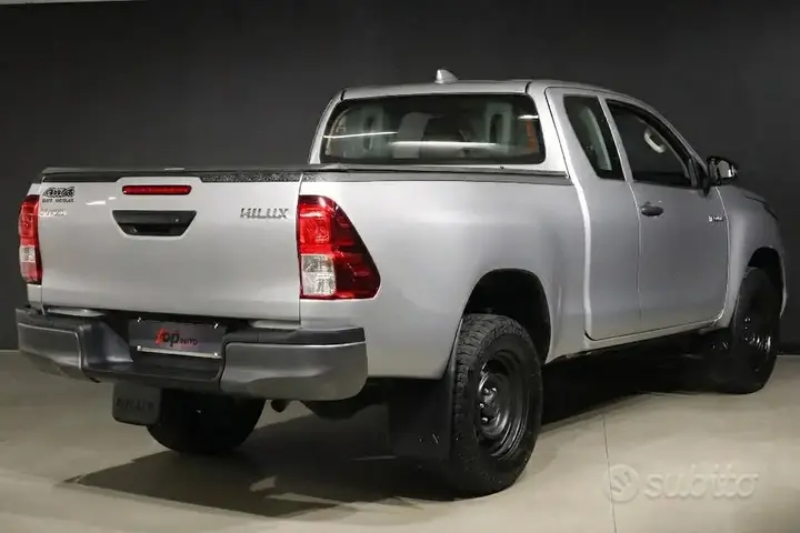 Toyota Hilux 2022 photo 2