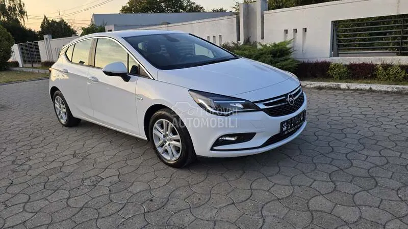 Opel Astra K 2017 photo 2