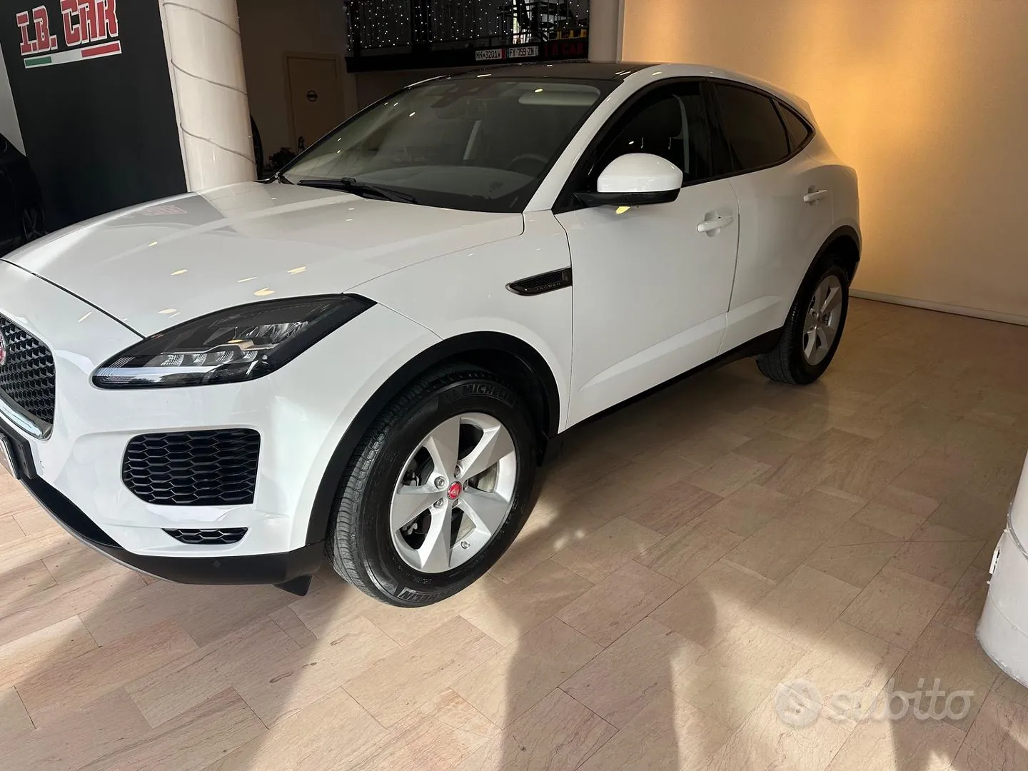Jaguar E-Pace 2018 photo 5