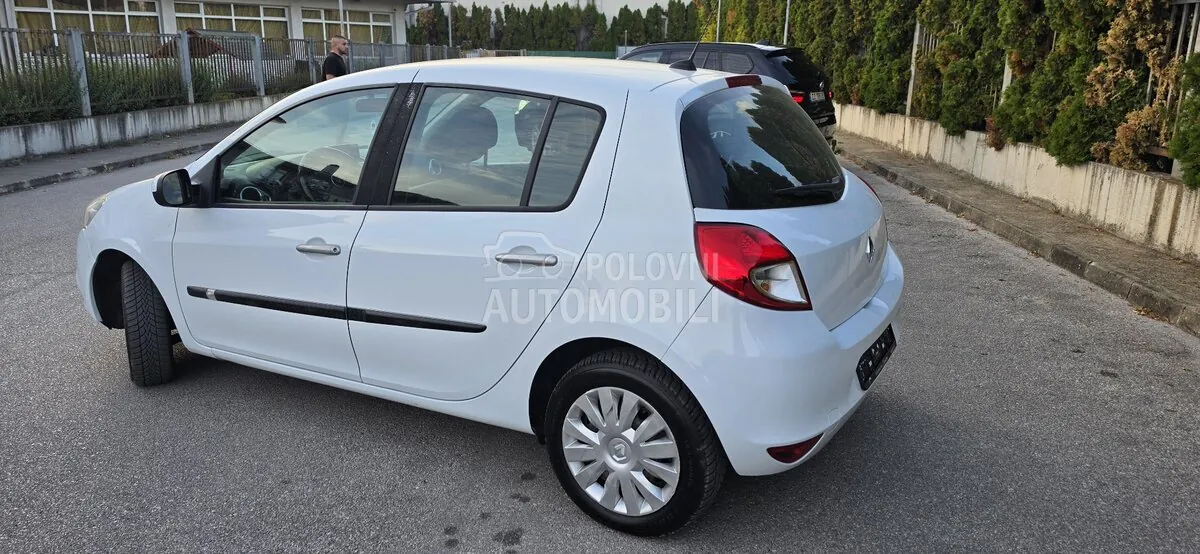 Renault Clio 2010 photo 3