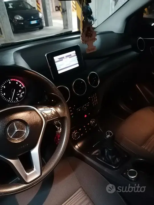Mercedes-Benz B 2012 photo 5
