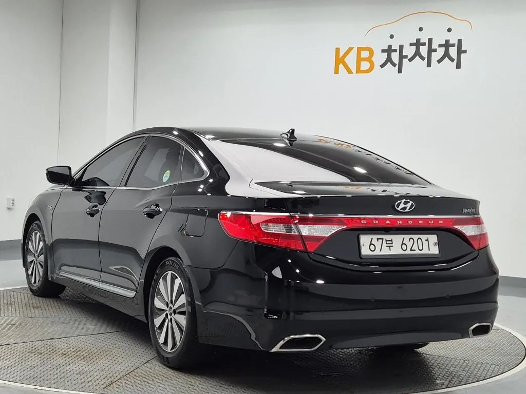 Hyundai Grandeur 2015 photo 2
