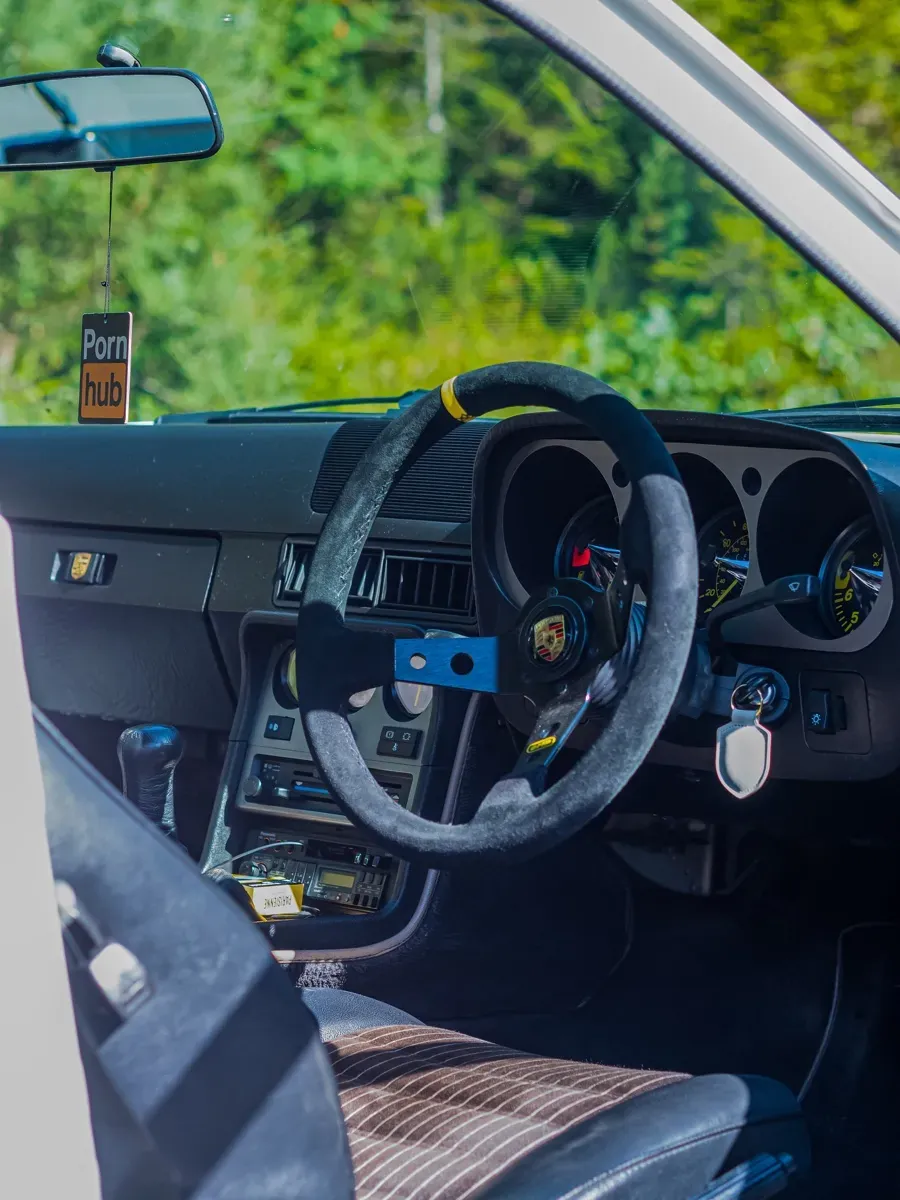 Porsche 944 1985 photo 2