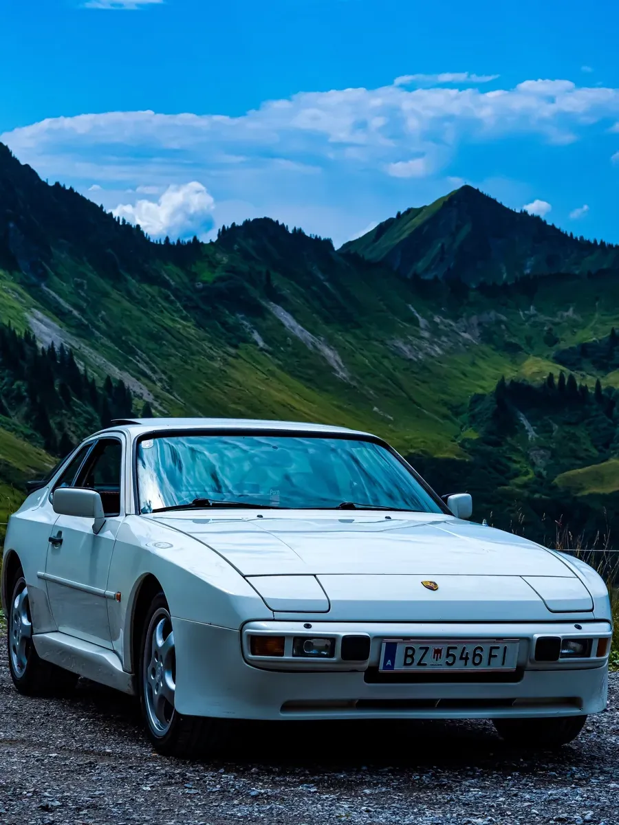 Porsche 944