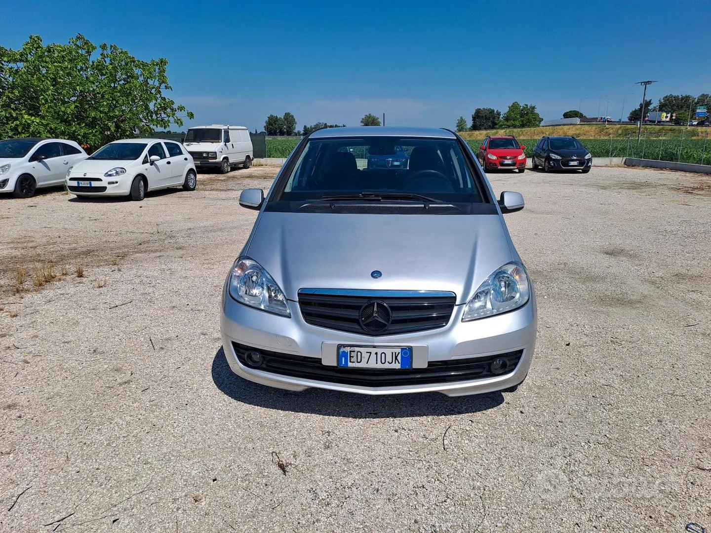 Mercedes-Benz A 160 2011 photo 2