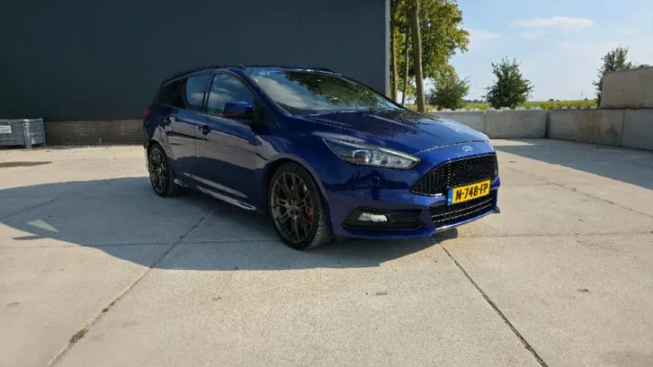 Ford Focus St-3 2015 photo 2