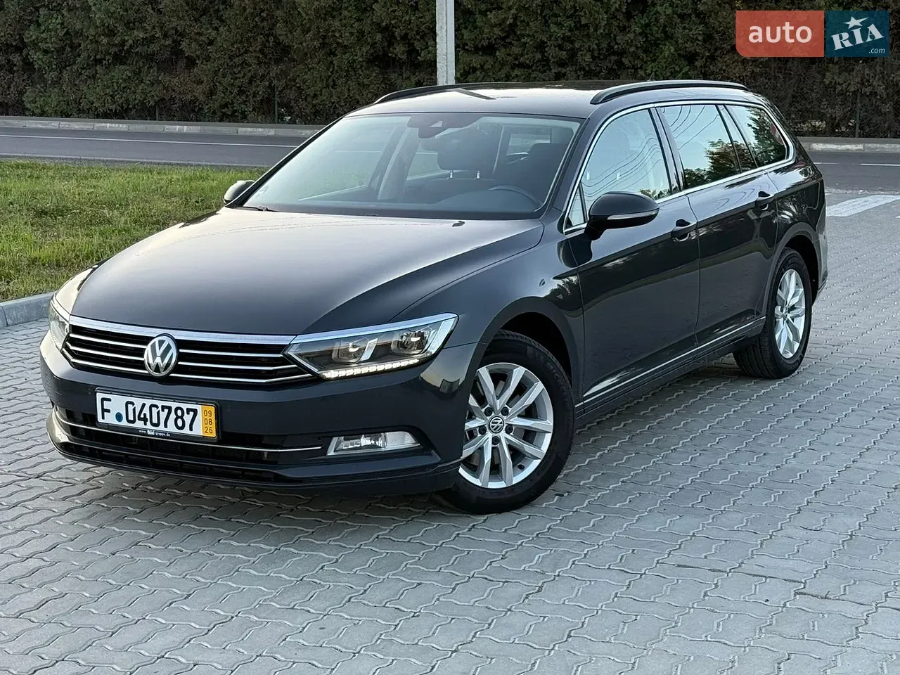 Volkswagen Passat 2019 photo 2