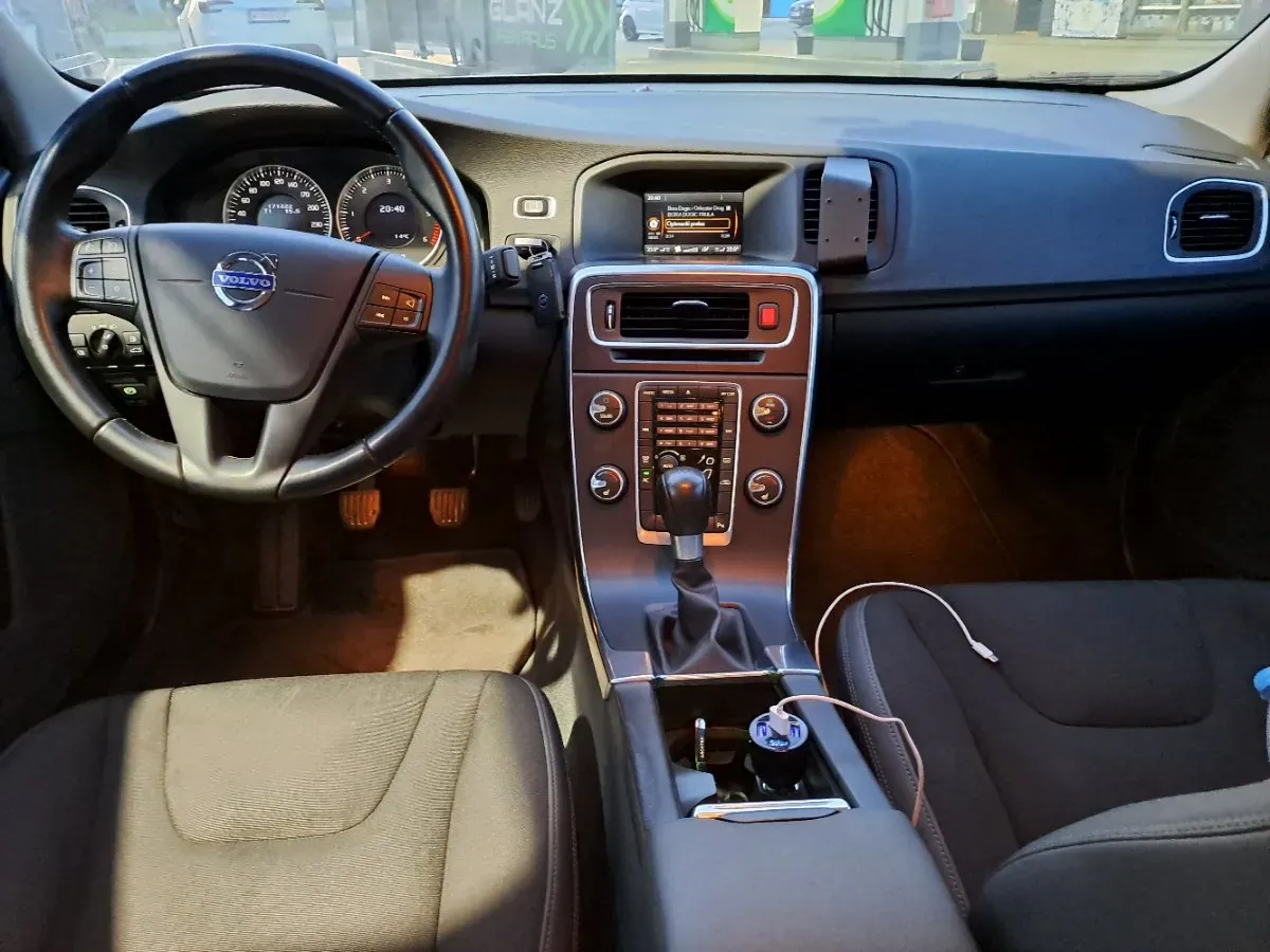 Volvo S60 2013 photo 2