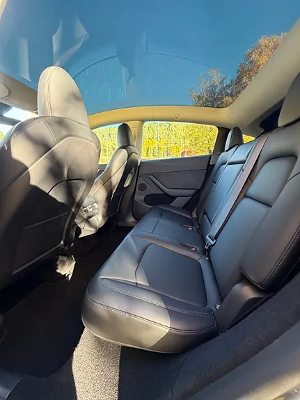 Tesla Model Y 2023 photo 2