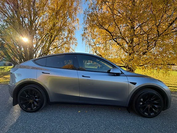 Tesla Model Y 2023 photo 3