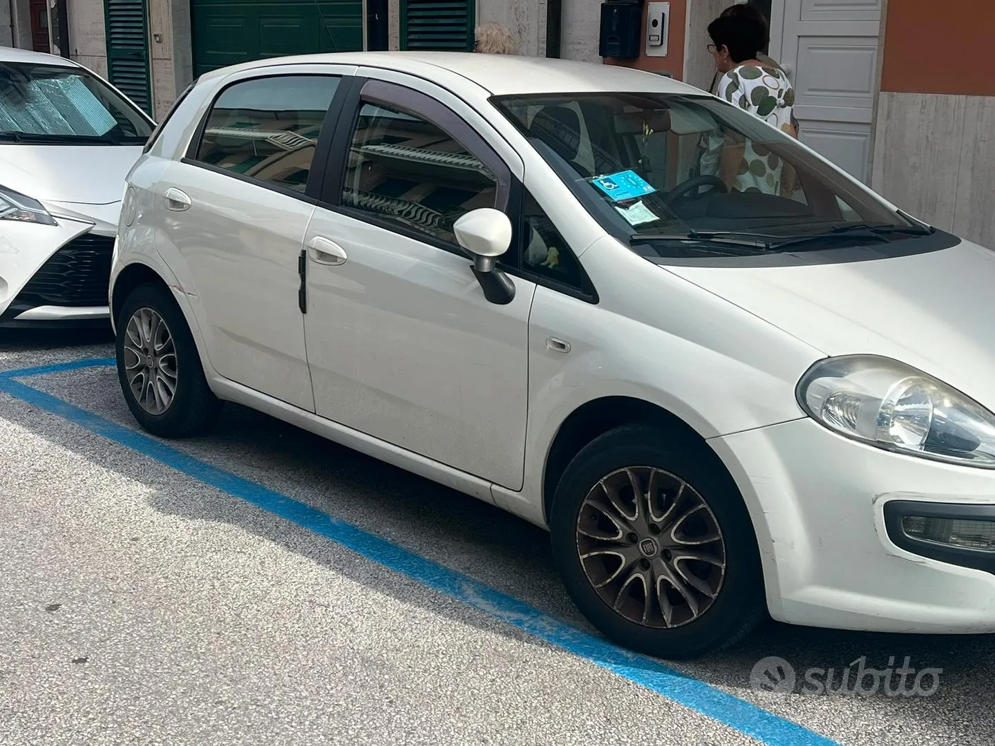 Fiat Punto 2011 photo 2