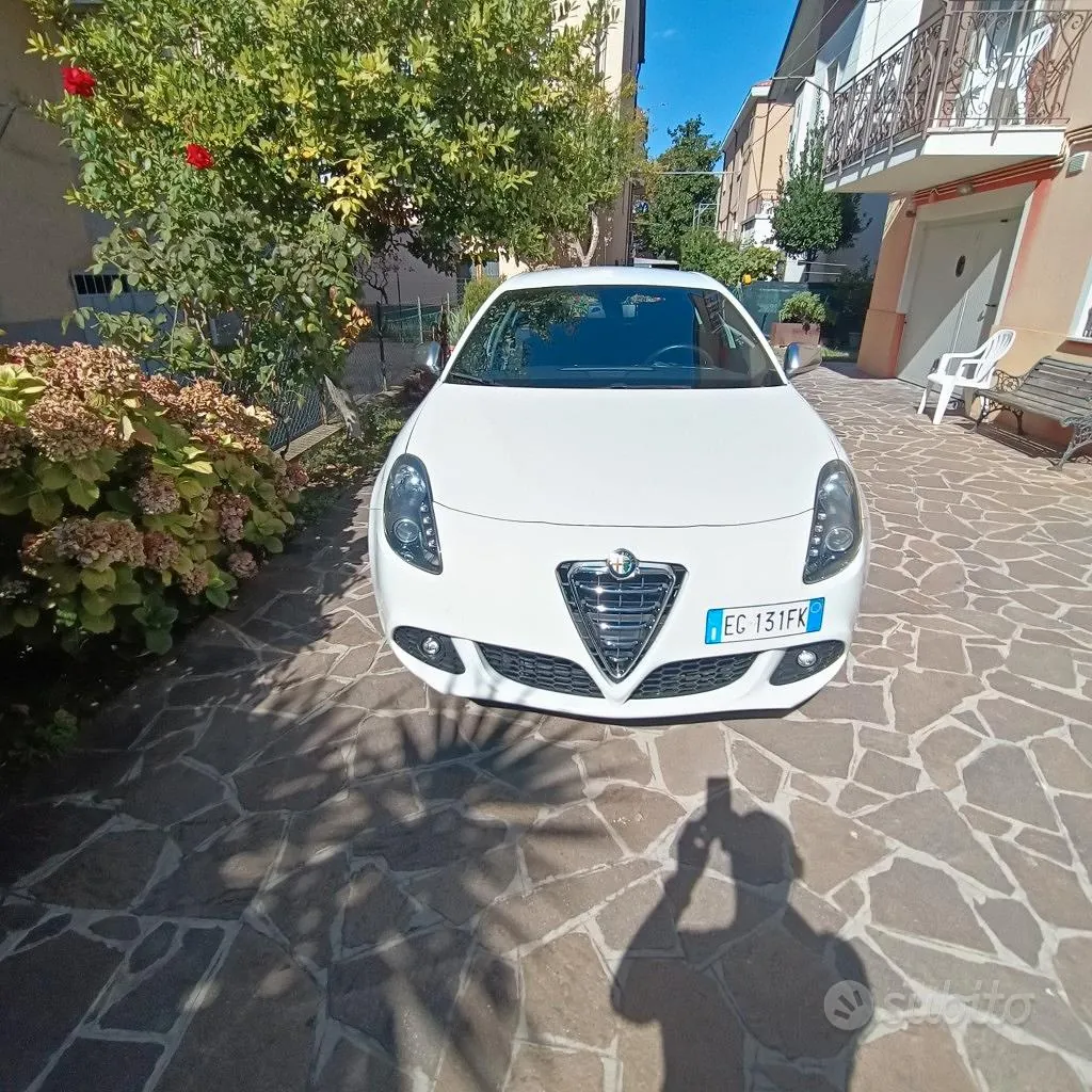 Alfa Romeo Giulietta 2011 photo 3