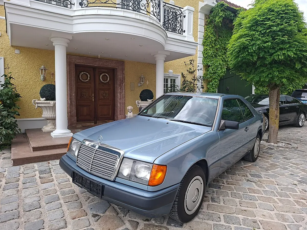 Mercedes-Benz 230 Ce 1989 photo 3