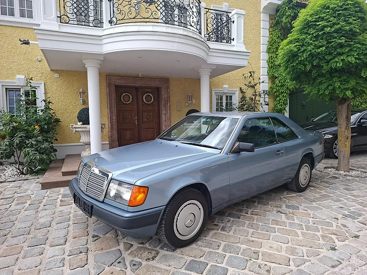 Mercedes-Benz 230 Ce 1989 photo 2