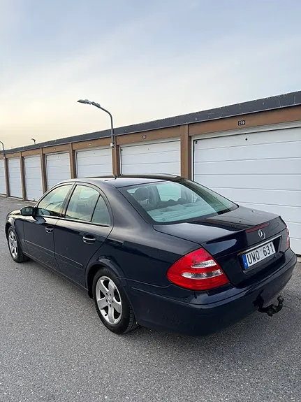 Mercedes-Benz E220 2003 photo 4