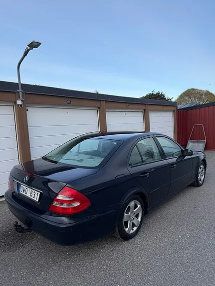 Mercedes-Benz E220 2003 photo 3