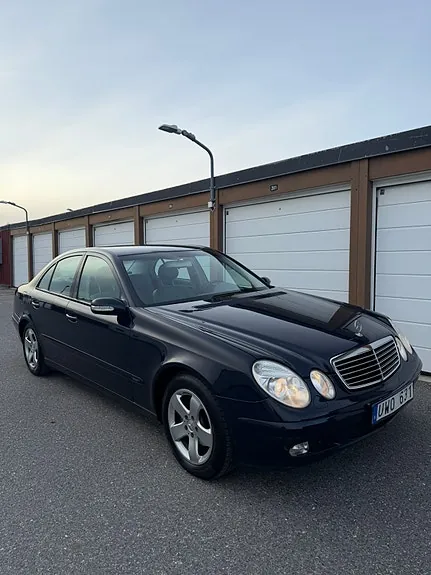 Mercedes-Benz E220 2003 photo 2