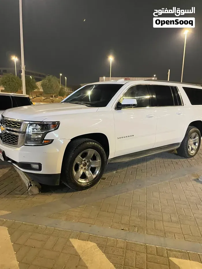 GMC Suburban 2016 photo 2