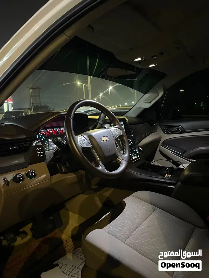 GMC Suburban 2016 photo 3