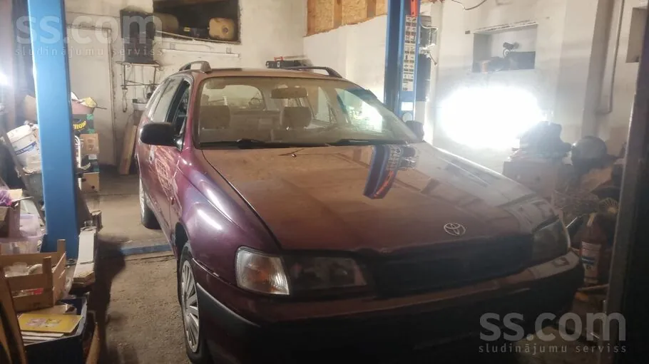 Toyota Carina 1997 photo 2