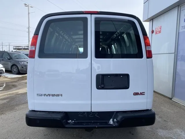 GMC Savana 2026 photo 5