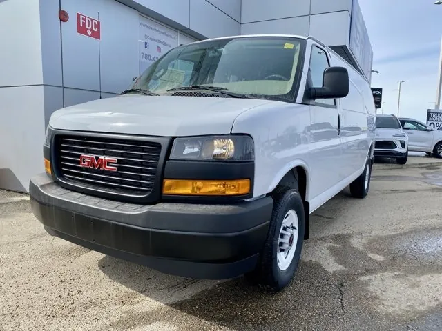 GMC Savana 2026 photo 2