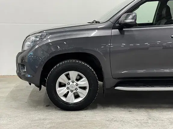 Toyota Land Cruiser 2011 photo 2