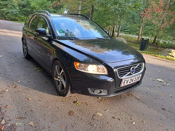 Volvo V50 2011 photo 2