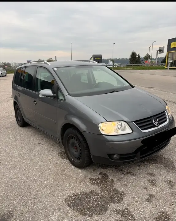 Volkswagen Touran 2008 photo 2