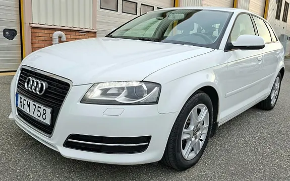 Audi A3 2011 photo 2
