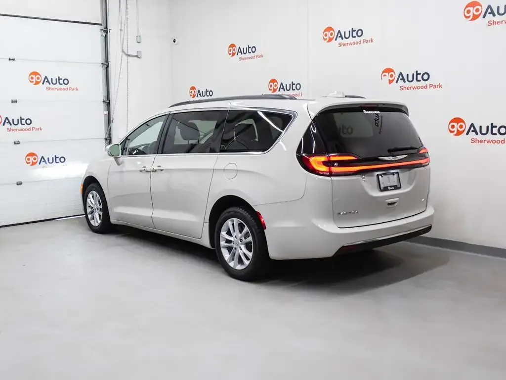 Chrysler Pacifica 2021 photo 2